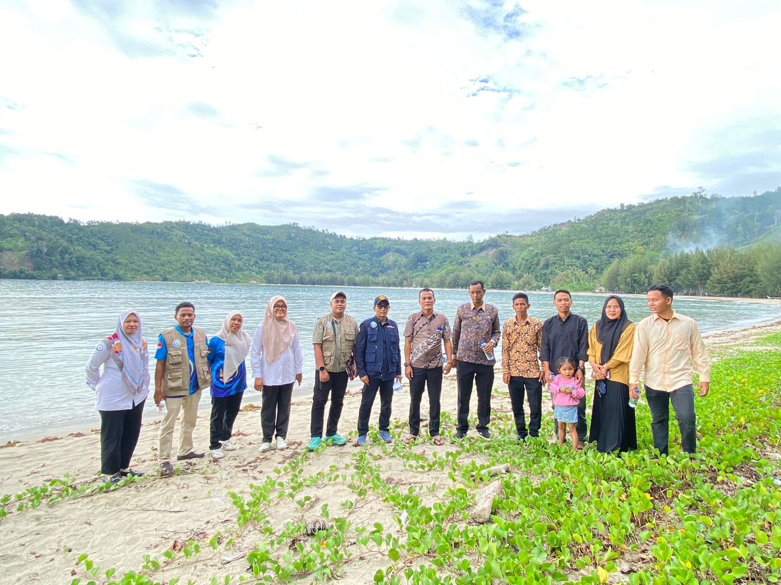 Mendampingi Tim Survey dari Kementerian Kelautan dan Perikanan RI ke Lokasi Tencana Pembangunan Kamp