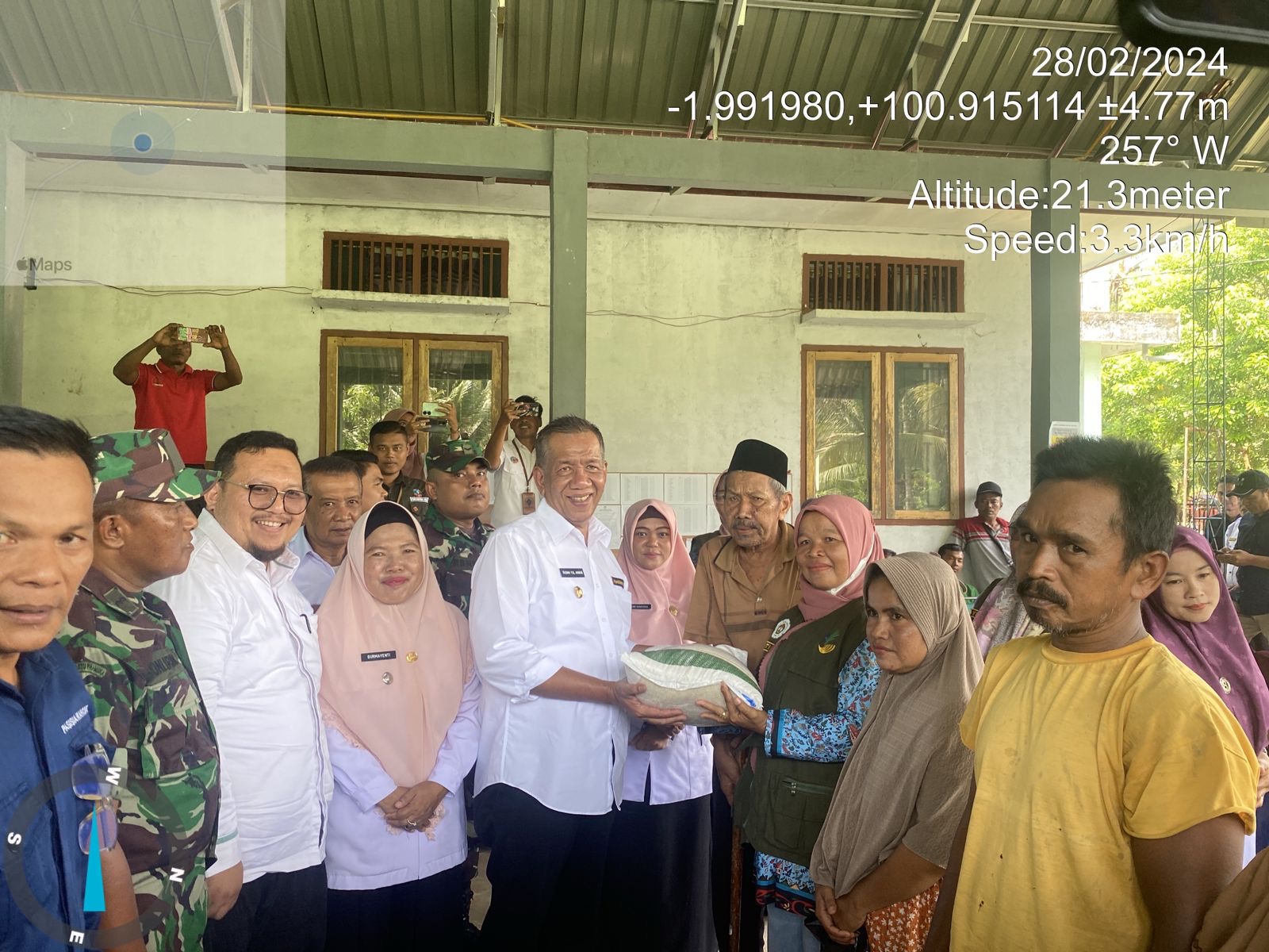 Penyaluran Bantuan Pangan di Kecamatan Lunang dan Air Pura