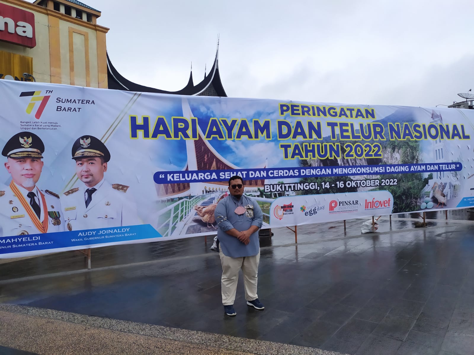 MENGHADIRI ACARA PUNCAK PERINGATAN HARI AYAM DAN TELUR DI BUKITTINGGI 