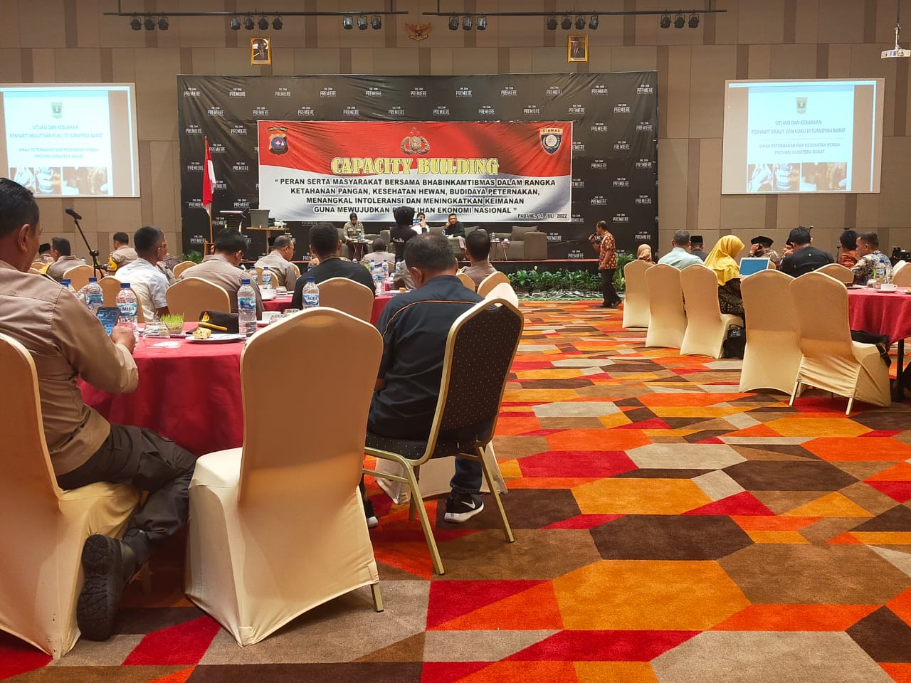 KEGIATAN CAPACITY BUILDING OLEH KAPOLDA SUMATERA BARAT DI PREMIERE HOTEL