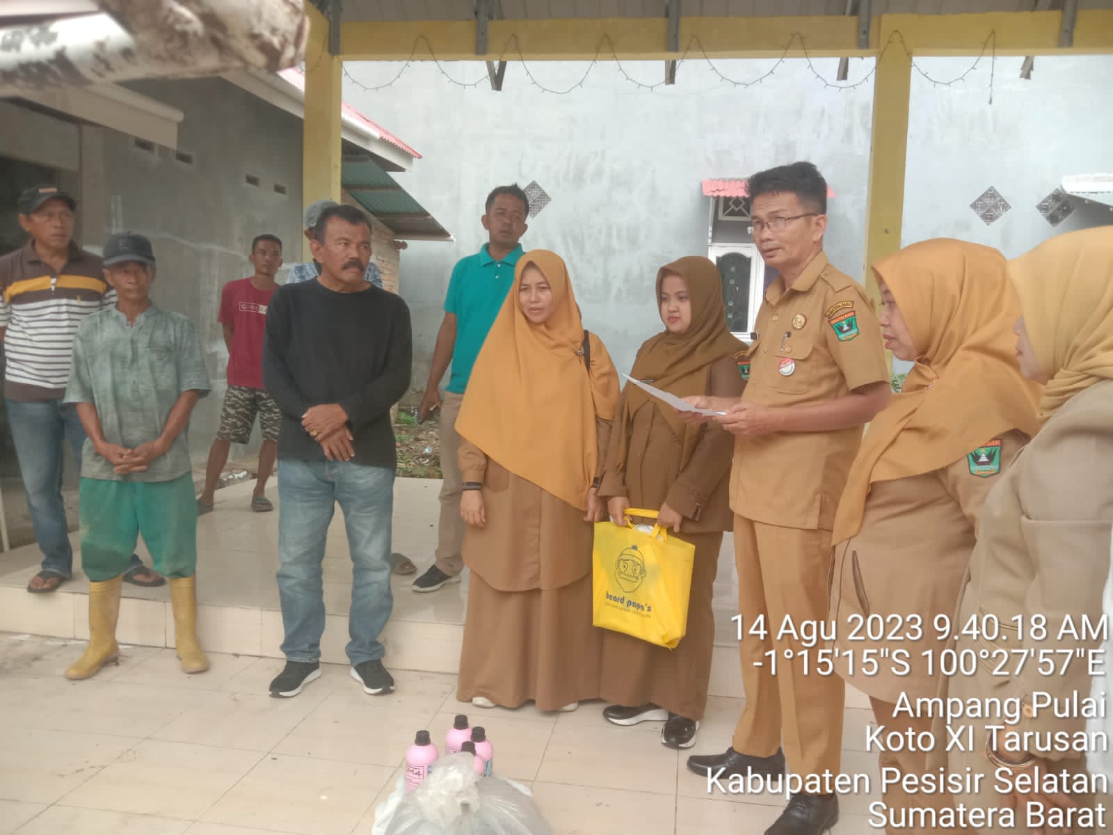 Mendistribusikan Benih, Pakan dan Obat Ikan lele ke Pokdakan di Kec. Koto XI Tarusan