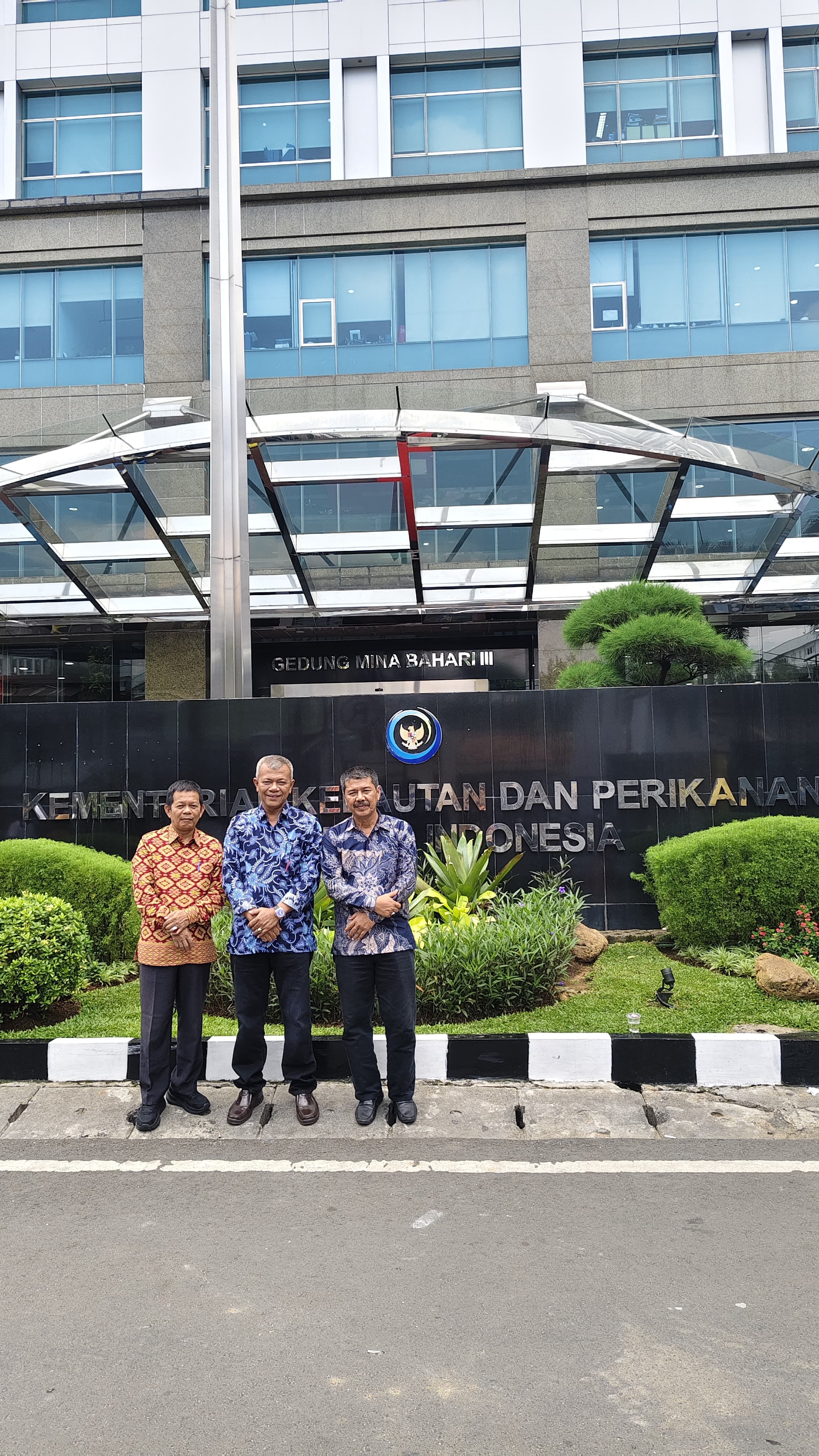 Menghadiri Pelaksanaan Peringatan Hari Ikan Nasional 