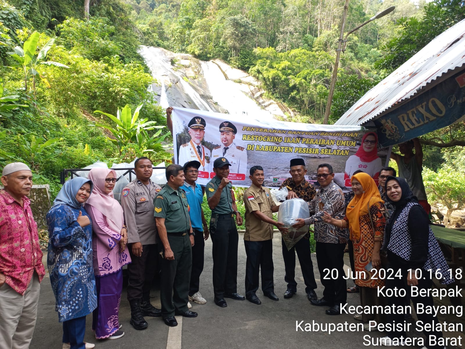 Mendampingi Tim DKP Provinsi Penyerahan Bantuan