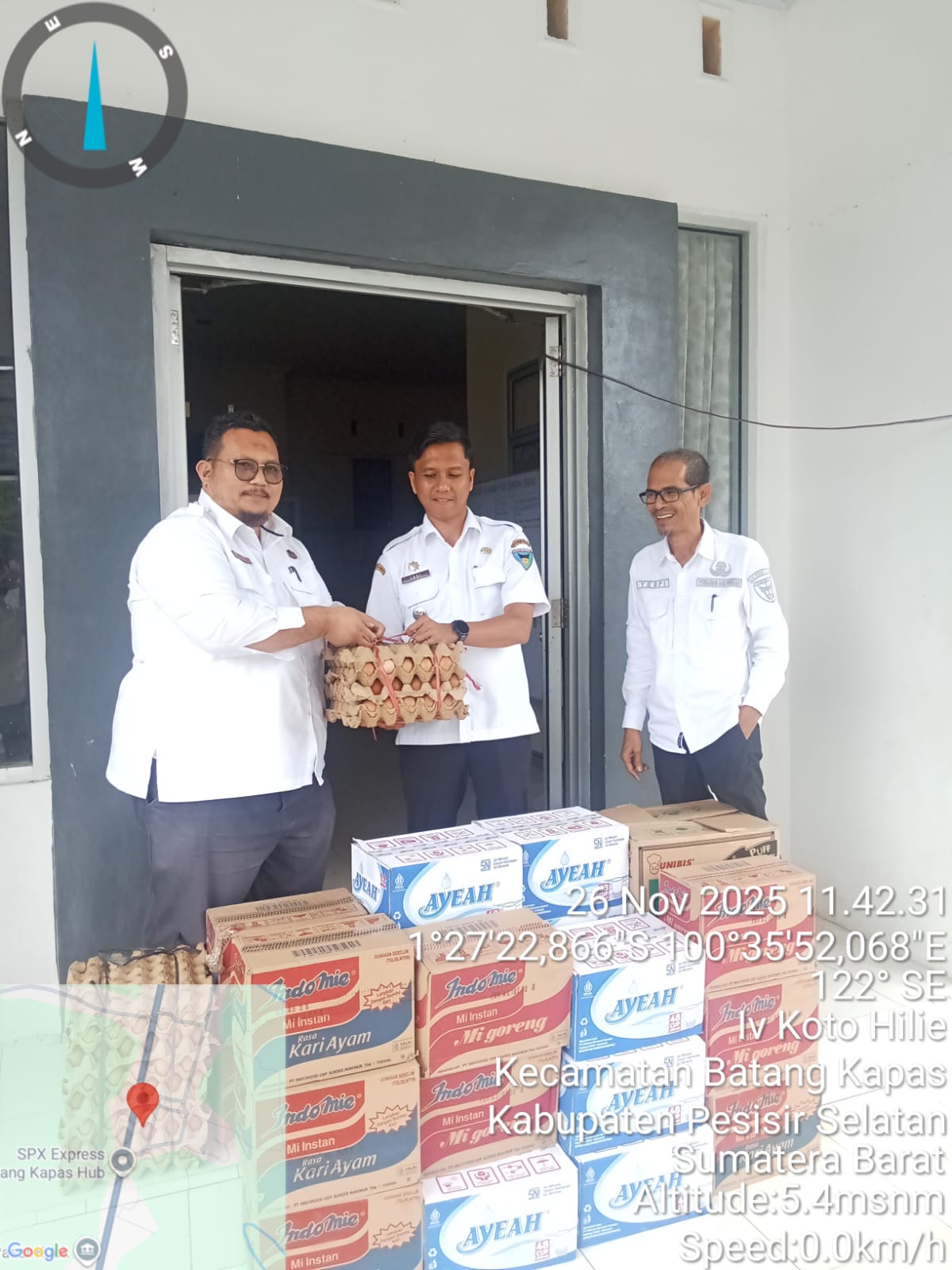DINAS PERIKANAN DAN PANGAN SERAHKAN BANTUAN DI KECAMATAN BATANG KAPAS UNTUK YANG TERDAMPAK BANJIR
